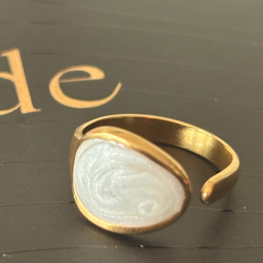 🔥NWOT 18k Gold Plating Ring Stainless Stl Base Wtr proof Tarnish-Free Pearlized